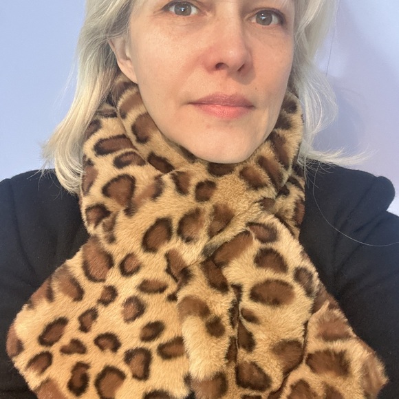 Accessories - Leopard Print Faux Fur scarf with a loop